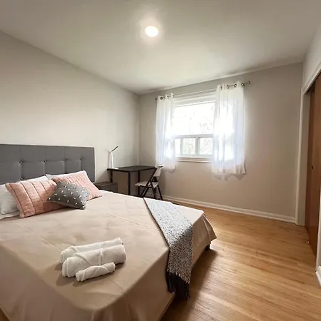 Vihome-37-Quiet House Near Shops At Don Mills Dvp & 401